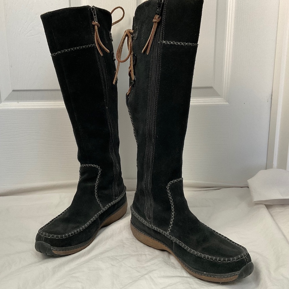 Timberland Fauna Tall Suede Moccasins (size 6)